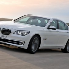 Em termos de dimensões o novo BMW Série 7 mantém-se praticamente inalterado Em termos de dimensões o novo BMW Série 7 mantém-se praticamente inalterado