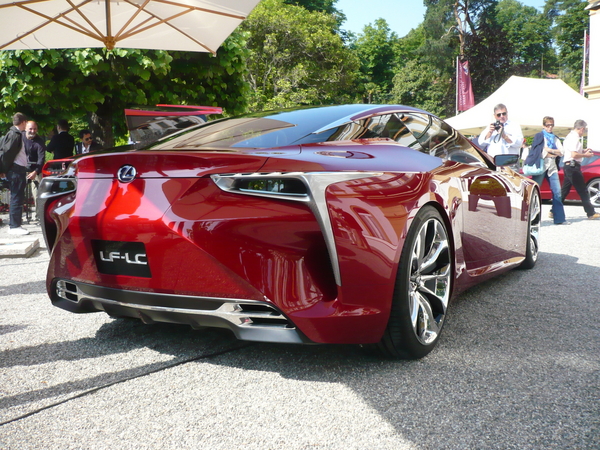 The rear also looks like the LFA slightly