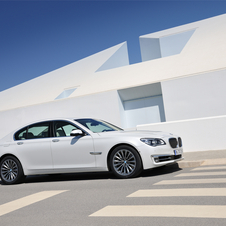 No topo da gama diesel encontramos o novo 750d xDrive de tração integral No topo da gama diesel encontramos o novo 750d xDrive de tração integral