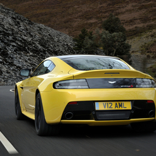 Carro substitui o anterior V12 Vantage na gama da Aston Martin