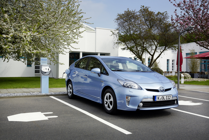 Toyota Prius Plug-in ist Elektroauto des Jahres