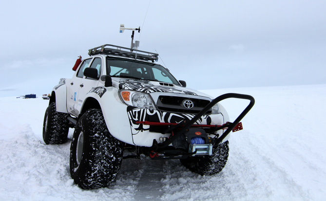 Toyota uniu-se à Extreme World Races para percorrer 70,000km na Antártida Toyota uniu-se à Extreme World Races para percorrer 70,000km na Antártida