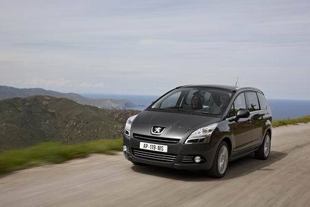 Peugeot 5008 Allure 1.6 e-HDi 2-tronic JLL 18