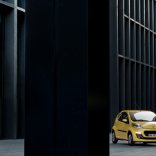 Renewed Peugeot 107 Has Daytime Running LEDs and Better Emissions