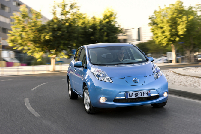 Le prix visuel de la Nissan LEAF démarre donc à 25 990 euros en France.