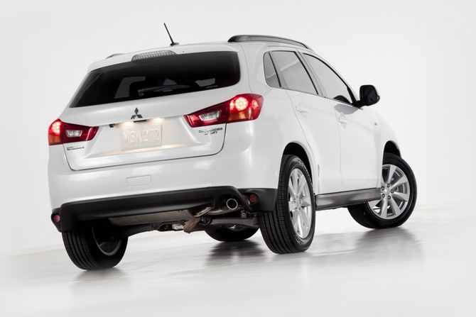 Mitsubishi Outlander Sport Gets Revised for 2013