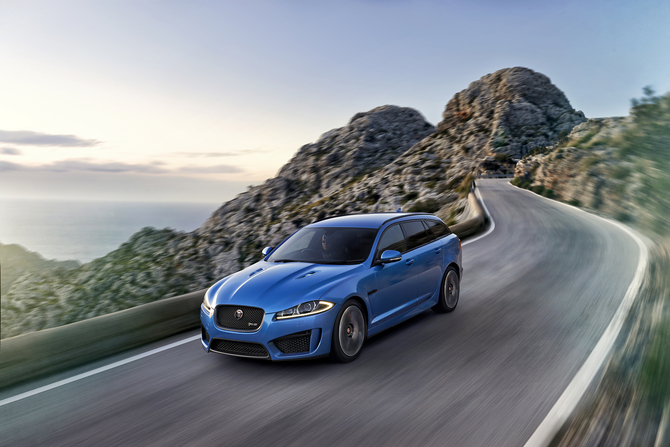 O XFR-S Sportbrake consegue acelerar dos 0 aos 100km/h em 4.8 segundos