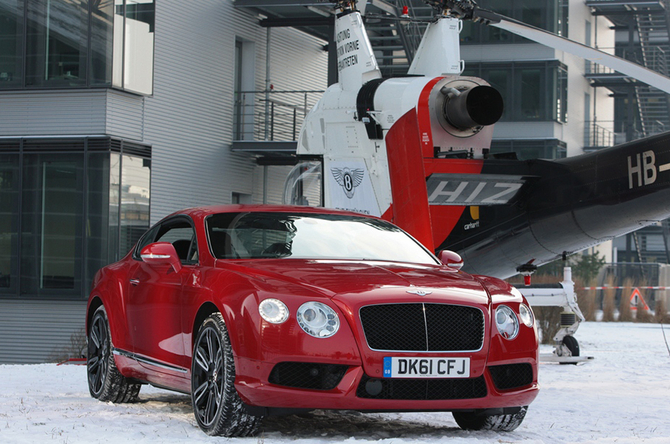 Novo Bentley Continental GT V8 chega de helicóptero a Munique