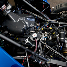 The engine is the 3.5l unit from a Megane Trophy race car The engine is the 3.5l unit from a Megane Trophy race car