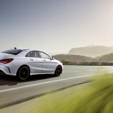 Mercedes lança CLA para conquistar jovens condutores