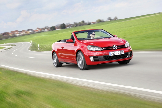 La nouvelle Golf GTI Cabriolet s’impose comme le modèle le plus économique de sa catégorie.