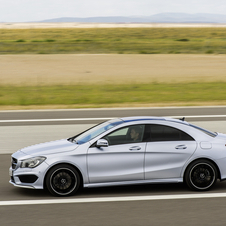 Mercedes lança CLA para conquistar jovens condutores