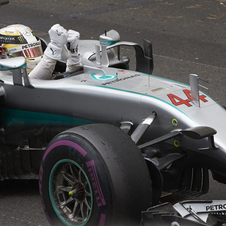 Hamilton close the gap on Rosberg in the championship to 24 points