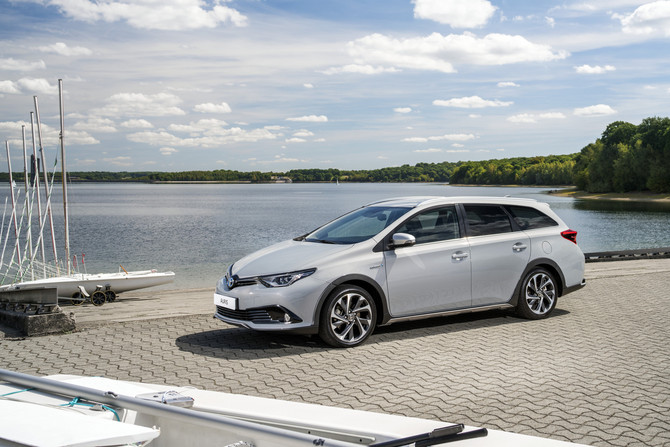 Toyota Auris Touring Sports 1.6 D-4D Comfort Toyota Auris Touring Sports 1.6 D-4D Comfort