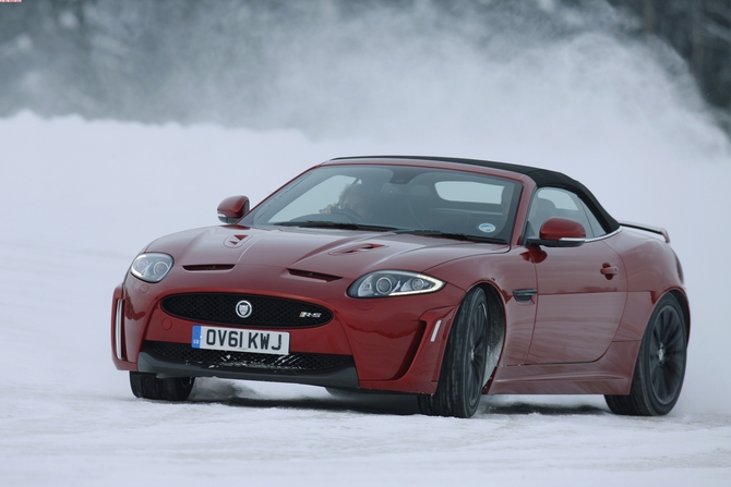 Jaguar XKR-S Takes a Drive Through the Finnish Snow