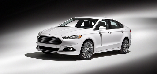 New Ford Fusion: first gasoline, hybrid and plug-in hybrid sedan