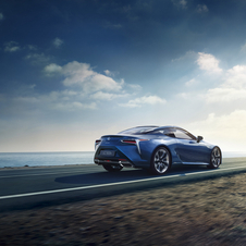 Lexus says that the Multi Stage Hybrid system is not heavier than the one used in other models of the brand