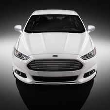 New Ford Fusion: first gasoline, hybrid and plug-in hybrid sedan