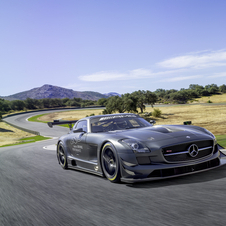 O carro é baseado no SLS AMG GT3