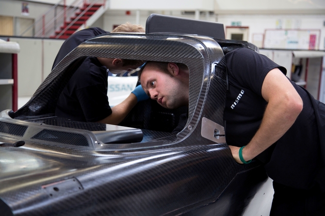 O vencedor da primeira edição da GT Academy, Lucas Ordonez, será o piloto de testes oficial