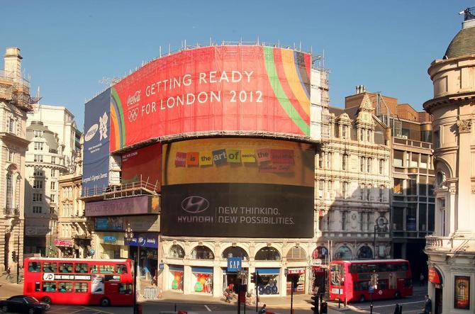 Hyundai Takes Over Piccadilly Circus