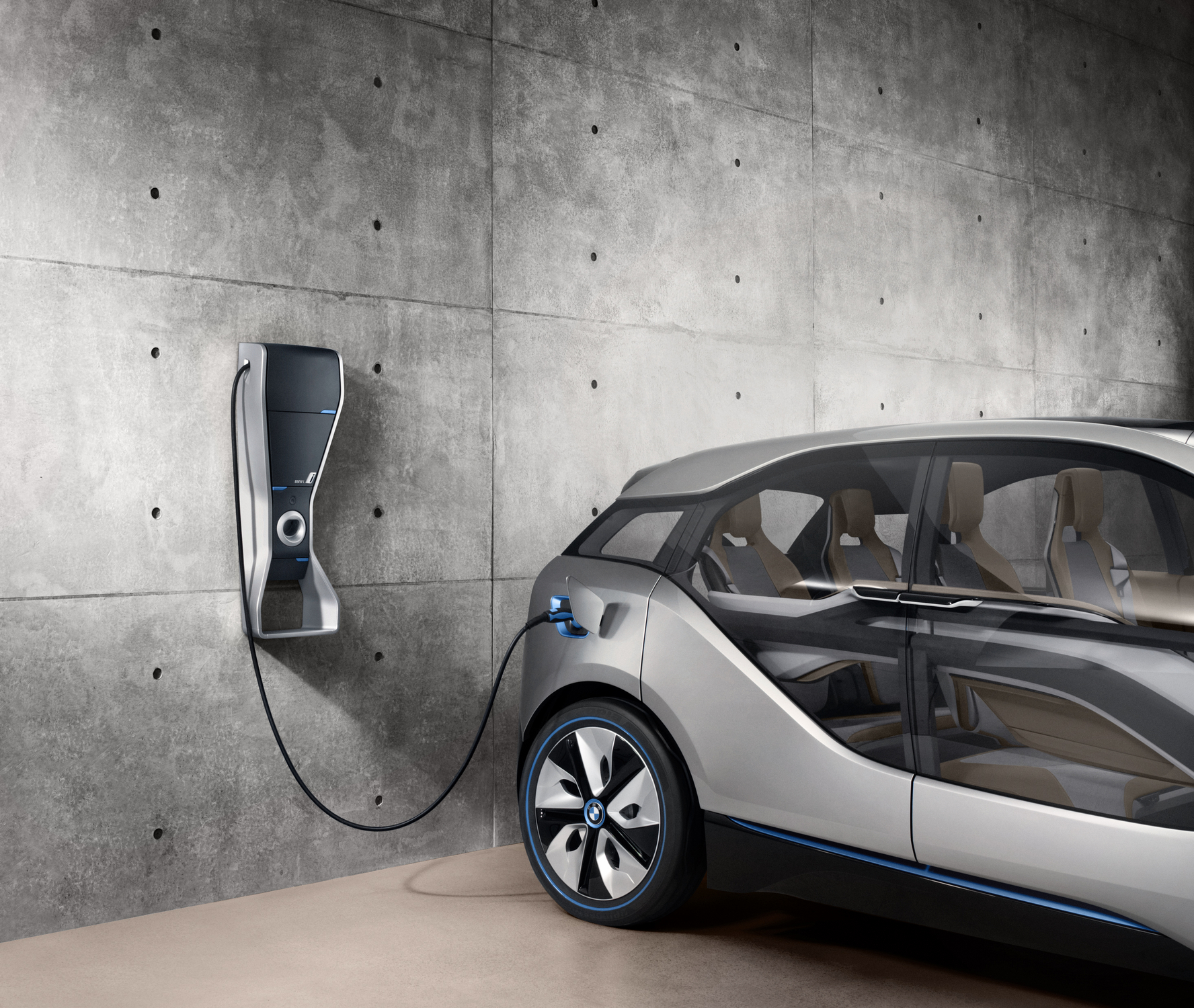 Konventionelle Anschlüssse für das Elektromodell wird es auch geben