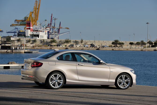 La BMW Série 2 Coupé renoue avec la tradition des modèles compacts de conduite active de la marque