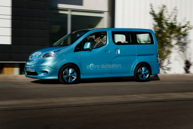 Nissan E-NV2000 Shows Concept for Future Electric Minivan