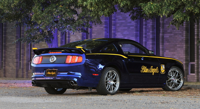 Special Mustang GT Blue Angels earns $400.000 for EAA’s Young Eagles organisation