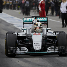 Hamilton is now just 9 points away from Rosberg in the championship standings