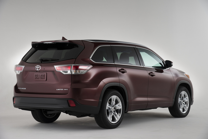 Toyota Introduces Third Generation Highlander with Hybrid Option