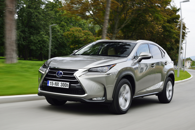 Lexus NX 300h Executive+ FWD