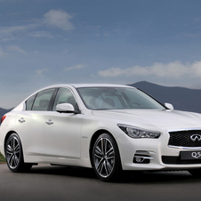 Une cérémonie officielle célébrant le début de la production de l’Infiniti Q50