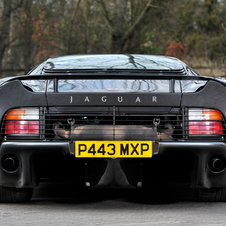 XJ220 usava um motor V6 3.5 twin-turbo