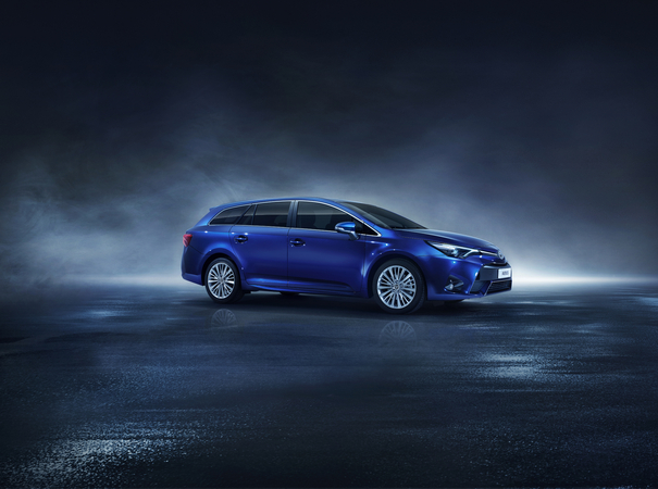 In terms of design, the new Toyota Avensis approaches the current line of the brand