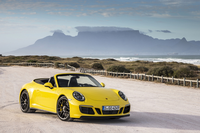 Porsche 911 Carrera 4 GTS Cabriolet PDK