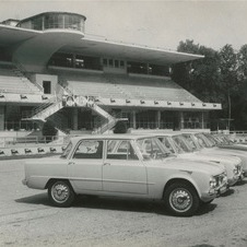 A primeira geração do modelo foi vendida até 1977