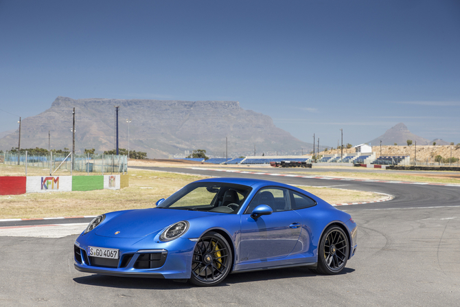 Porsche 911 Carrera 4 GTS PDK