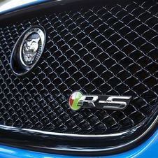 Detalhe da frente do Jaguar XFR-S