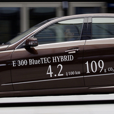 Mercedes E300 Bluetec Hybrid Offer 109g/km Emissions from a Diesel Hybrid Mercedes E300 Bluetec Hybrid Offer 109g/km Emissions from a Diesel Hybrid
