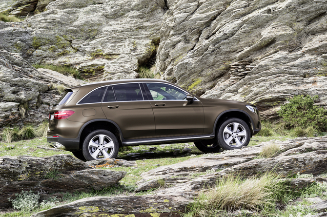 The new GLC will be initially offered with a choice of two diesel engines, the GLC 220d and GLC 250d