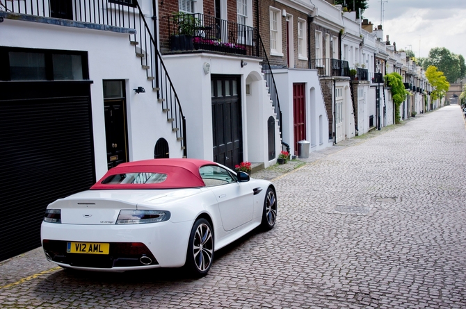 Aston Martin V12 Vantage Roadster