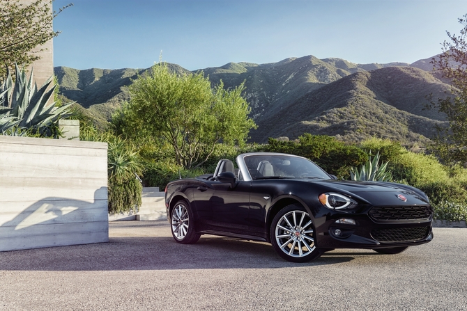 Em comparação com o MX-5, o novo 124 Spider da Fiat é ligeiramente mais longo