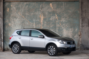 Nissan Qashqai 2.0dCi 4x4 Tekna Sport CVT 17'' (10)