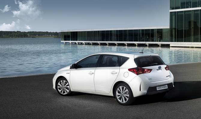 Toyota mostra novo Auris, Auris Sports Tourer e Verso em Paris