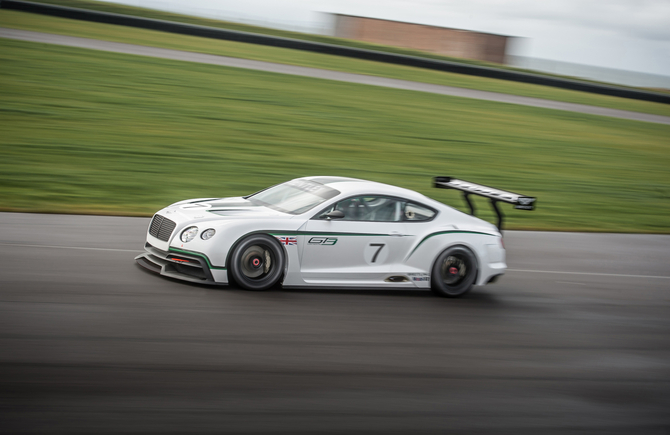 La GT3 réaffirme la philosophie de Bentley, qui consiste à créer des voitures de course à partir de leurs versions routières.