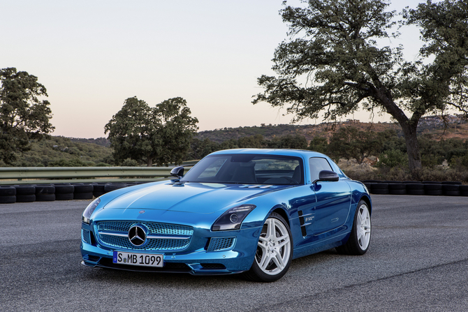 O Electric Drive é tecnicamente a versão mais potente e mais cara da gama do SLS AMG