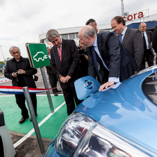 Inauguration de la première borne de recharge rapide