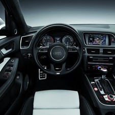 Inside the car mixes Pearl leather and black Alcantara Inside the car mixes Pearl leather and black Alcantara