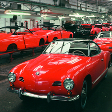 A Volkswagen vendeu mais de 450.000 unidades do Karmann Ghia